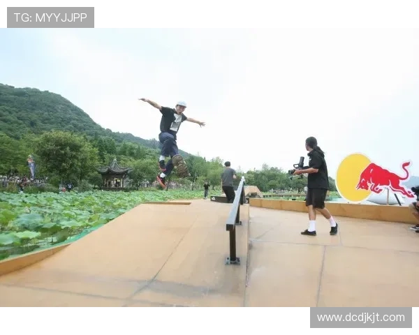 南京极限运动队在滑板精英赛中的奋斗与突破之路全景回顾