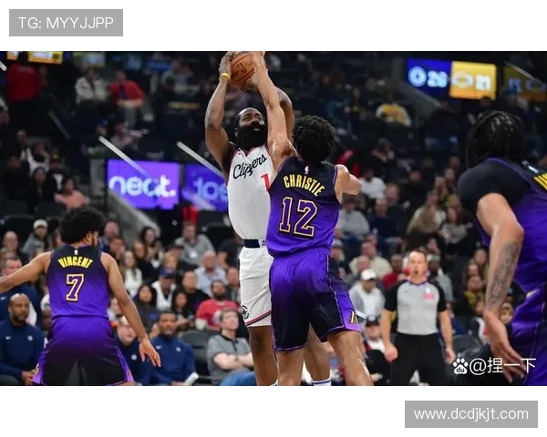 2016年雷霆与黄蜂激战回顾：精彩瞬间与球员表现分析