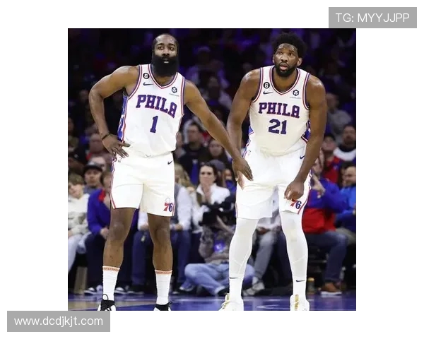 共和国队与蒙大拿队的激烈对决展现篮球魅力与团队精神 共和国队与蒙大拿队的激烈对决展现篮球魅力与团队精神