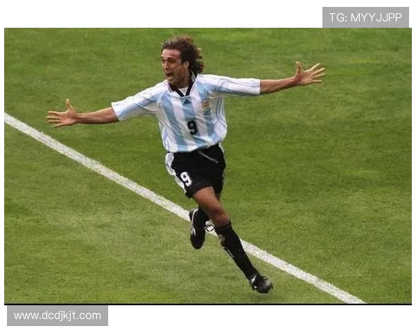 加克波的崛起与未来展望:从天赋少年到足球巨星的奋斗历程 加克波的崛起与未来展望:从天赋少年到足球巨星的奋斗历程