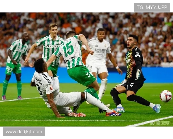 曼联与皇马巅峰对决图标解析足球迷必看精彩瞬间回顾