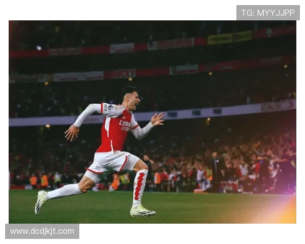 马丁内利的崛起与未来展望:从新星到足坛巨星的成长之路 马丁内利的崛起与未来展望:从新星到足坛巨星的成长之路