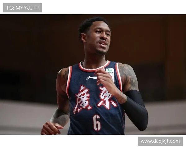 马尚布鲁克斯：从篮球场上的闪耀星辰到生活中的坚韧奋斗者